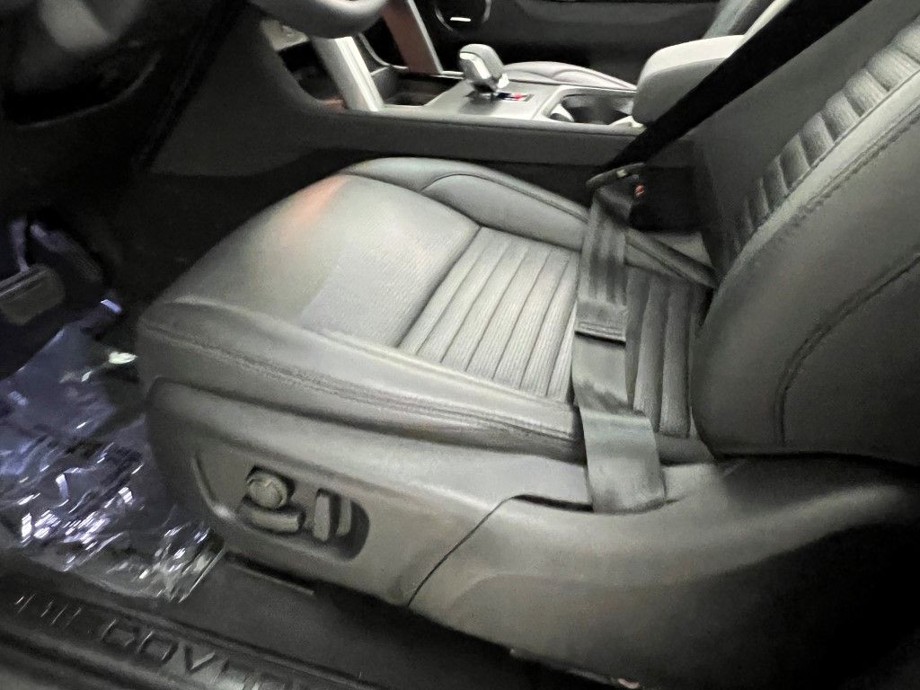 Thumbnail: 2024 Land Rover Discovery Sport - 23