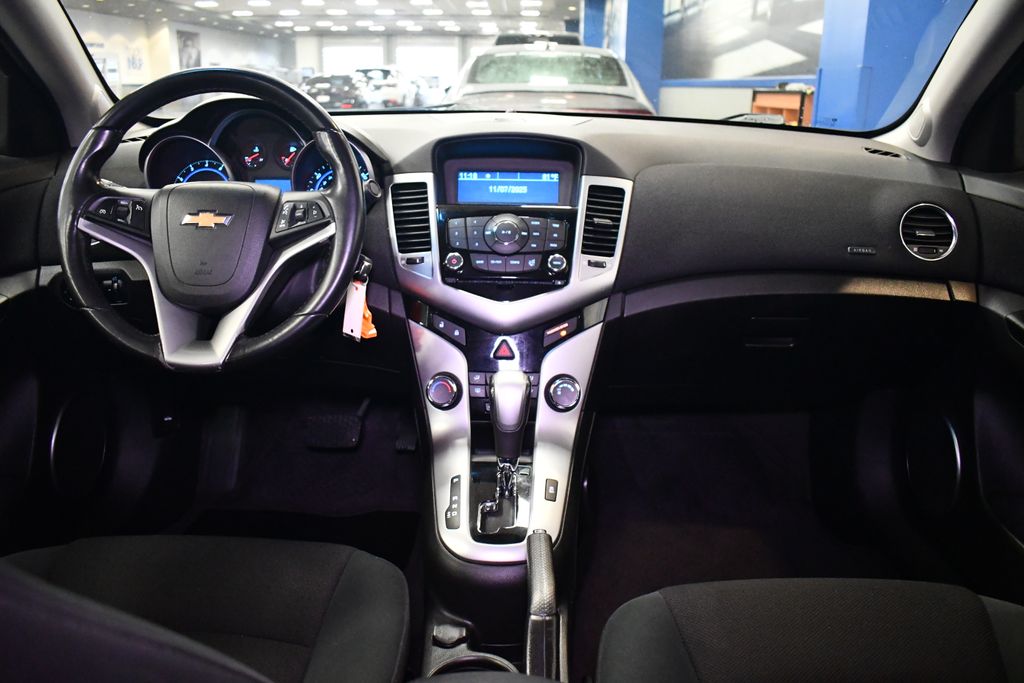 Thumbnail: 2011 Chevrolet Cruze - 16