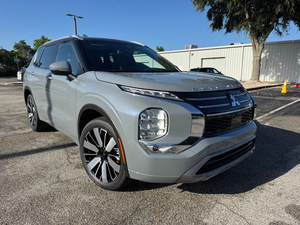 2025 Mitsubishi Outlander SEL photo 7