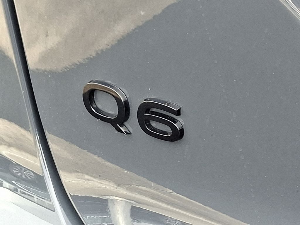 Thumbnail: 2025 Audi Q6 e-tron - 30