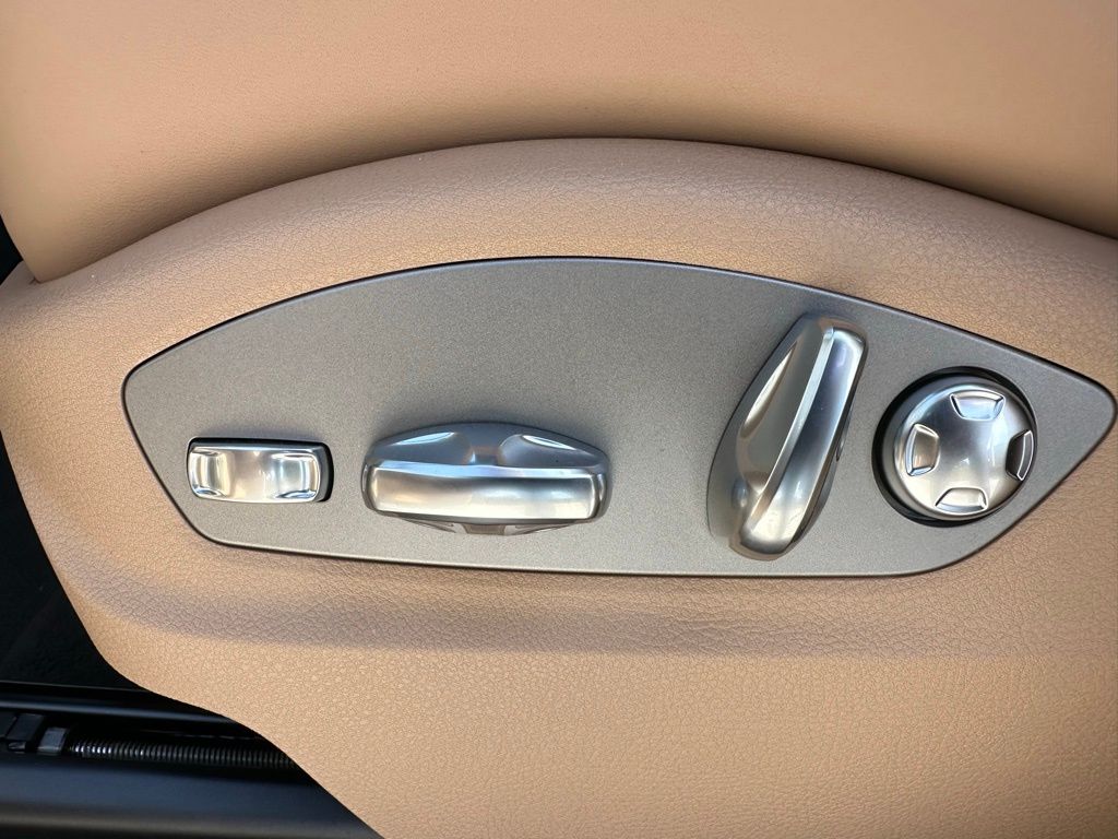 Thumbnail: 2026 Porsche Macan - 18