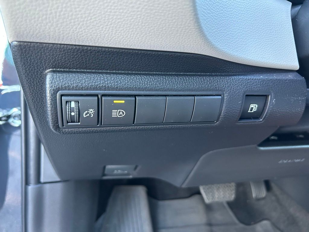 Thumbnail: 2025 Toyota Corolla - 17