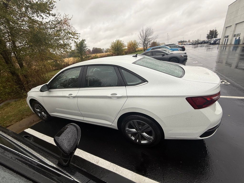 2023 Volkswagen Jetta 1.5T SE 2