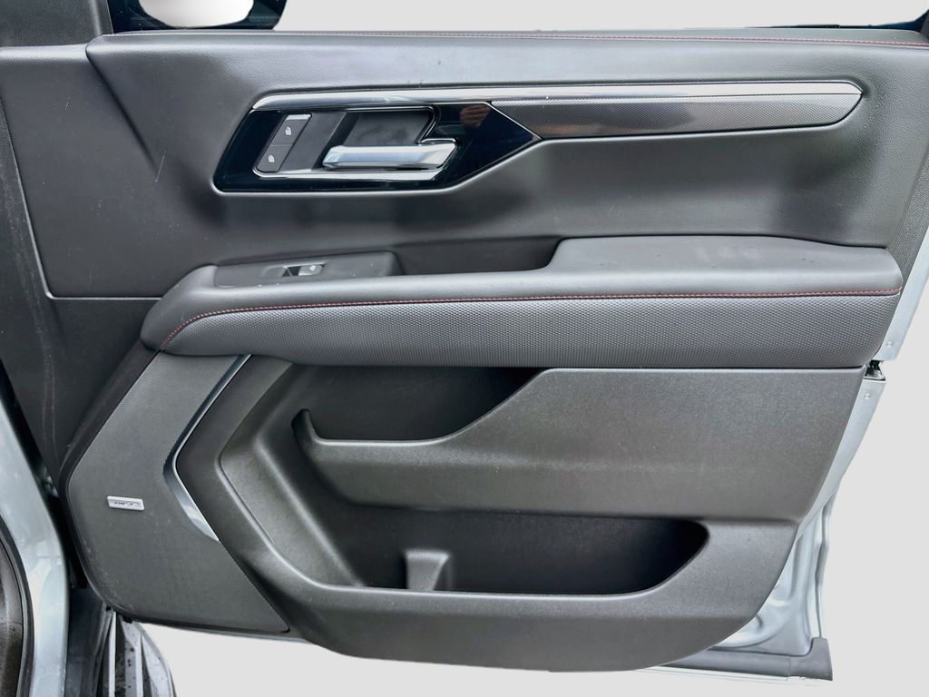 Thumbnail: 2025 Chevrolet Suburban - 26