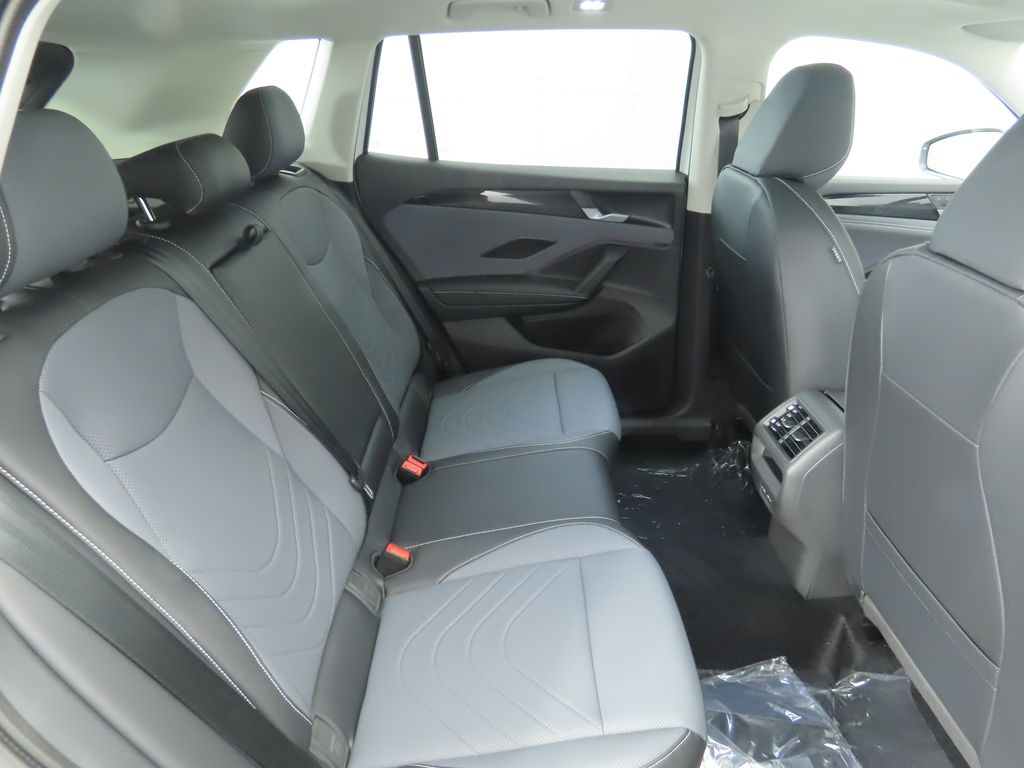 Thumbnail: 2025 Volkswagen Tiguan - 23