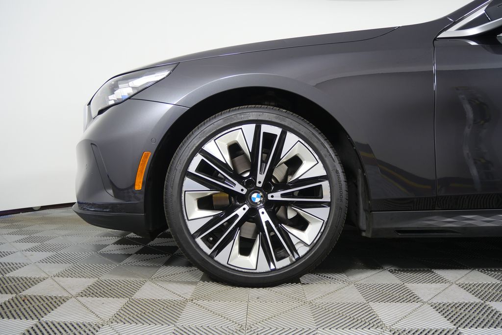 Thumbnail: 2025 BMW 5 Series - 7