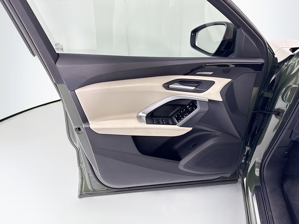 Thumbnail: 2025 Audi Q5 - 25