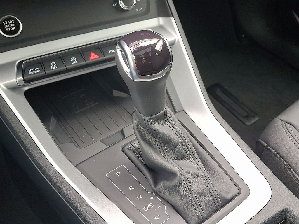 Thumbnail: 2025 Audi Q3 - 12