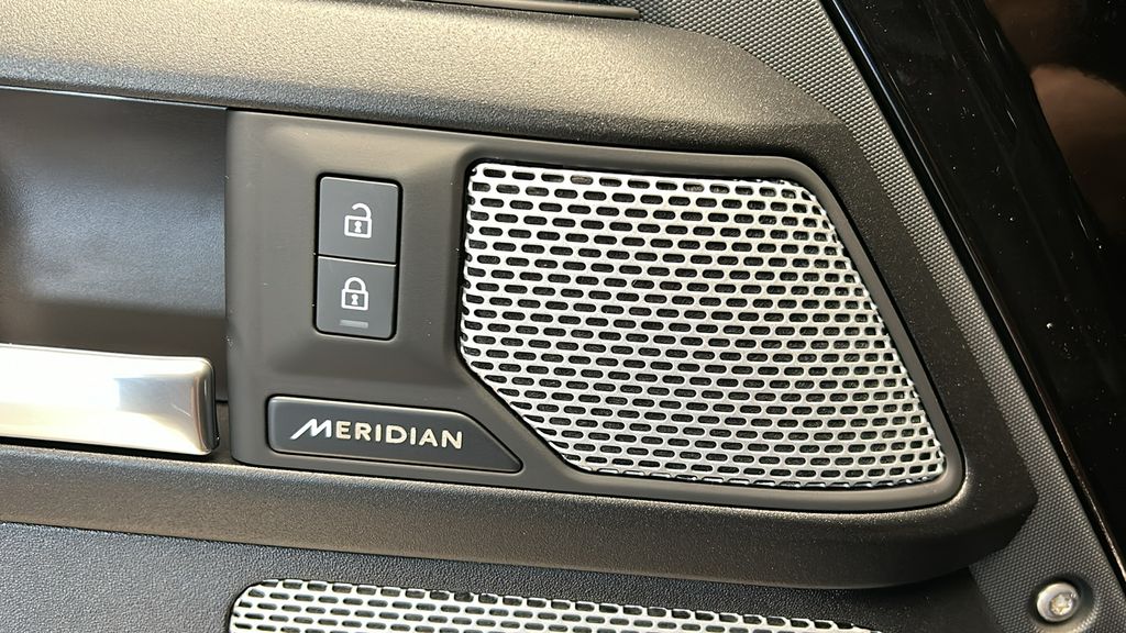 Thumbnail: 2024 Land Rover Defender - 21