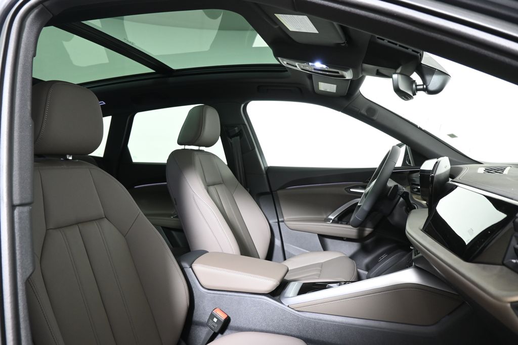 Thumbnail: 2025 Audi Q5 - 22