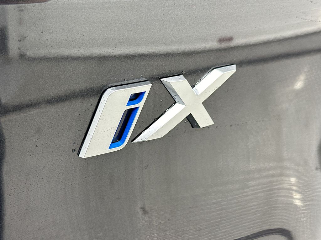 2025 BMW iX xDrive50 22