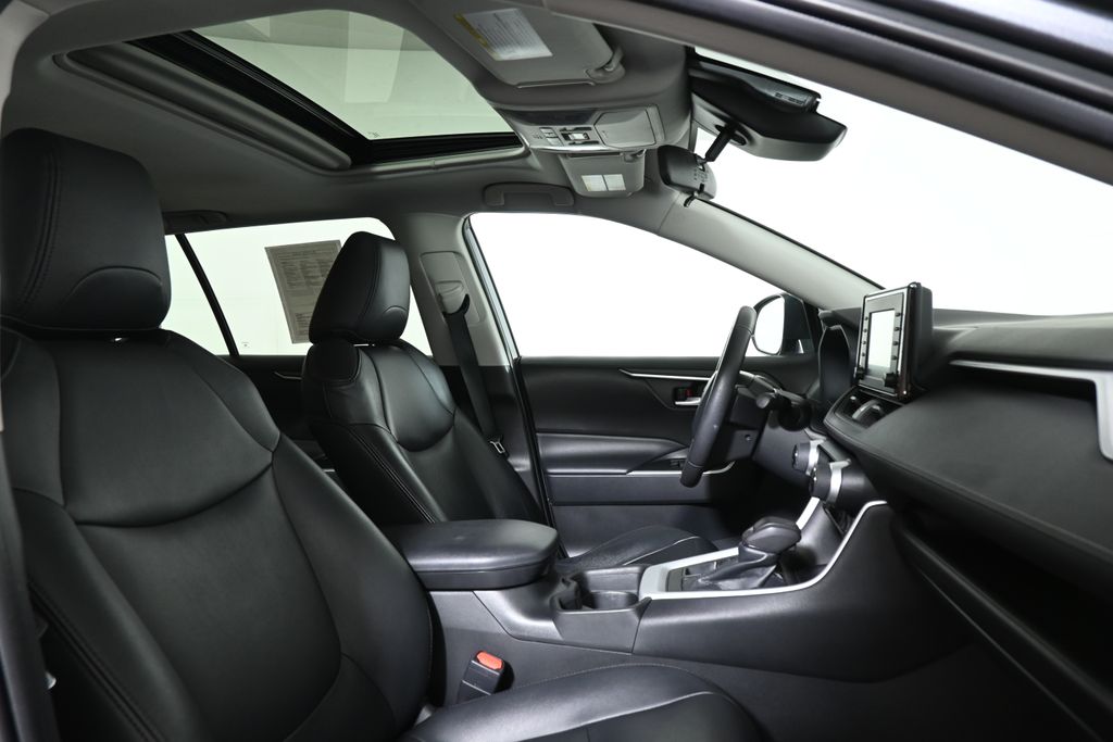 Thumbnail: 2021 Toyota RAV4 - 26