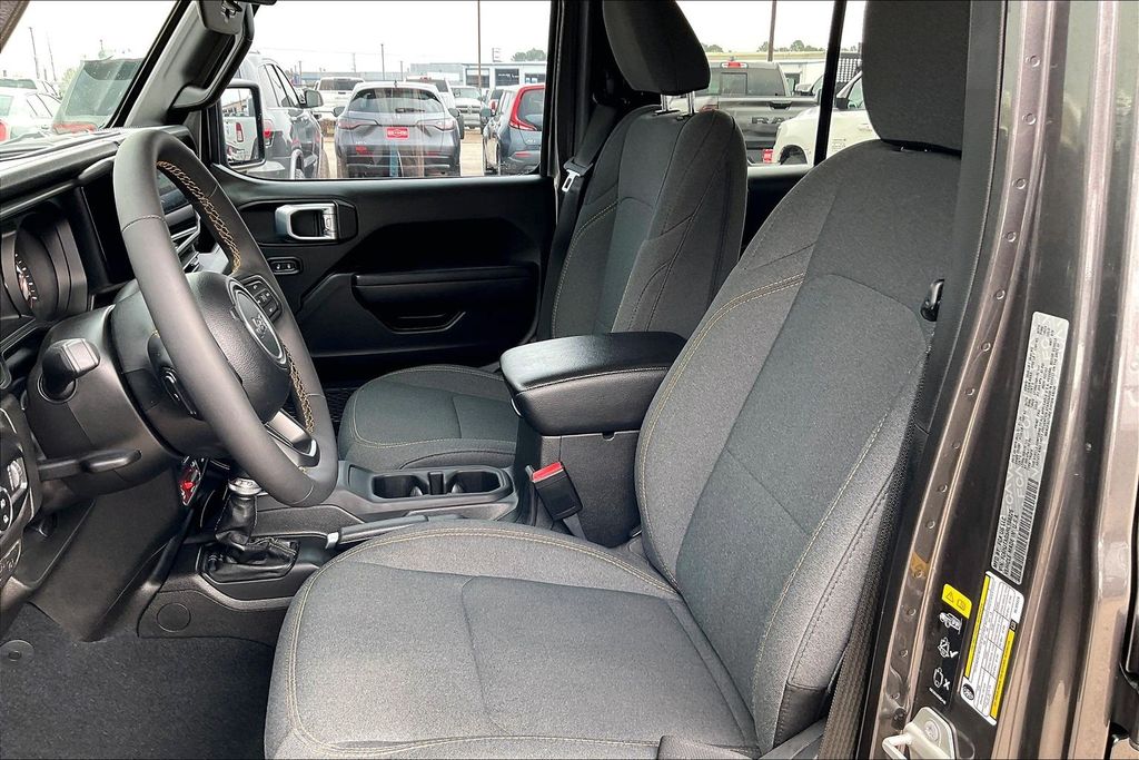 Used 2024 Jeep Gladiator Willys 4D Crew Cab