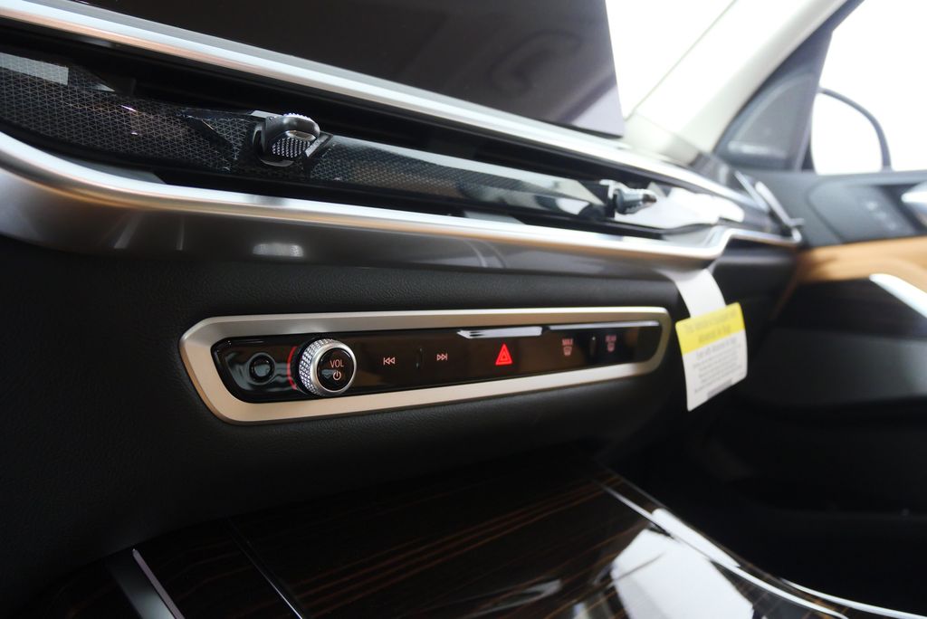Thumbnail: 2026 BMW X7 - 22