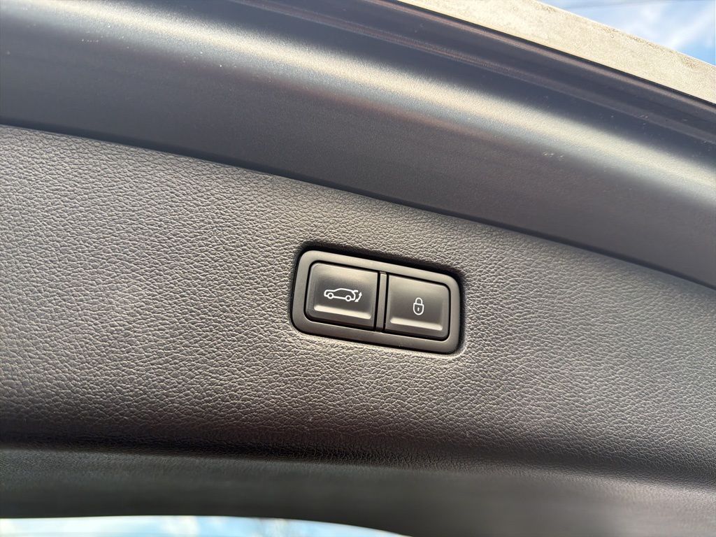 Thumbnail: 2023 Genesis GV80 - 22