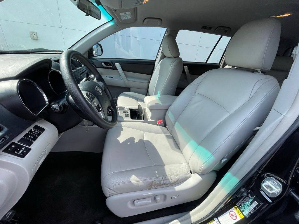 Thumbnail: 2012 Toyota Highlander - 27