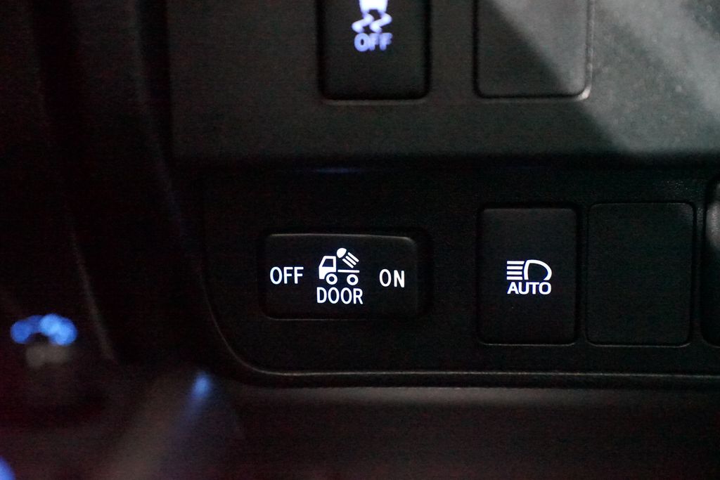 Thumbnail: 2022 Toyota Tacoma - 22