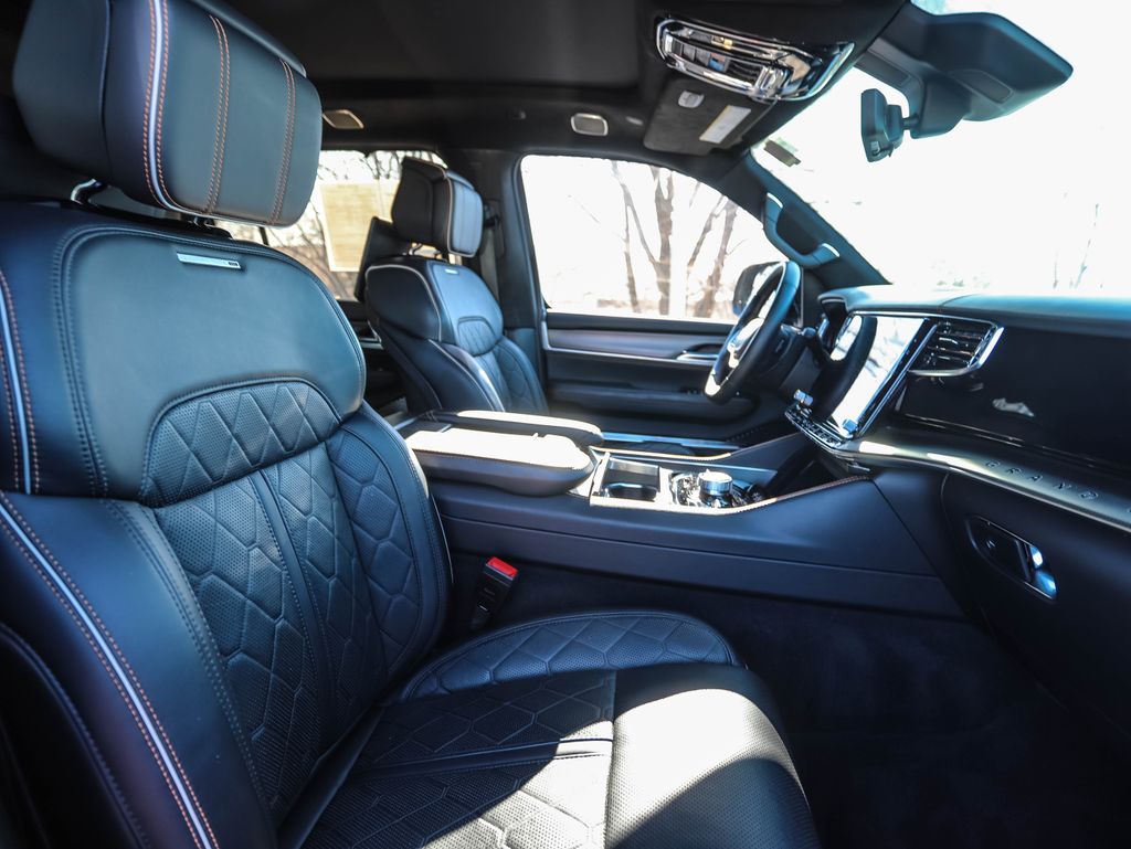 Thumbnail: 2023 Jeep Grand Wagoneer L - 26