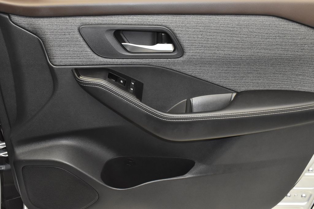 2022 Nissan Rogue SV 21