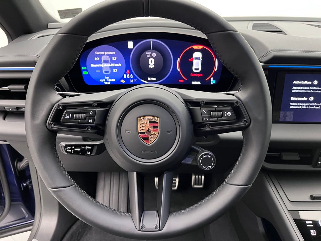 Thumbnail: 2025 Porsche Macan - 12