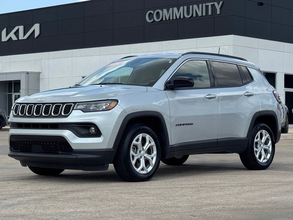 2024 Jeep Compass Latitude Silver at Toyota of Victoria