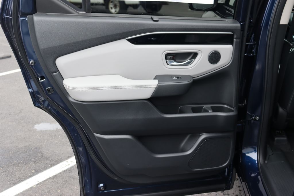 2025 Honda Pilot EX-L 11
