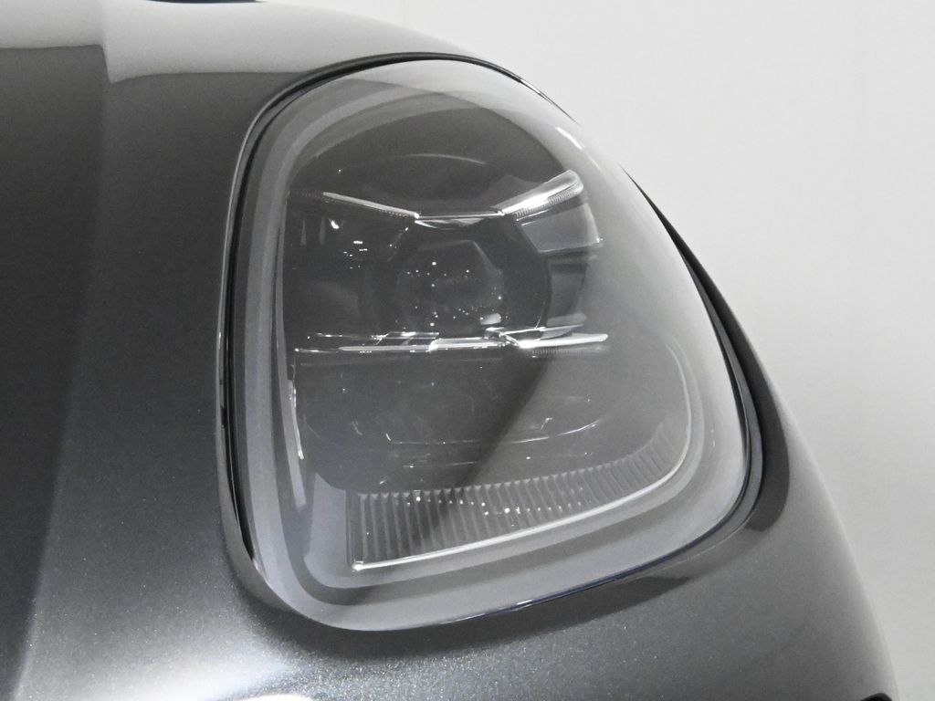 Thumbnail: 2025 Porsche Macan - 12