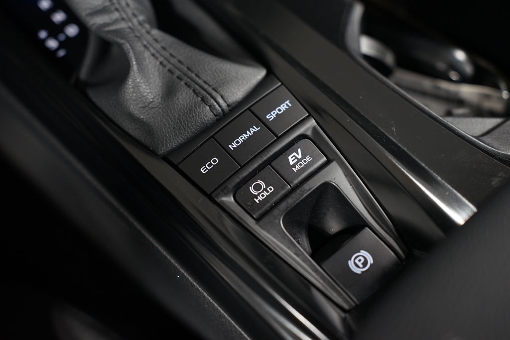 2025 Toyota Camry LE 23