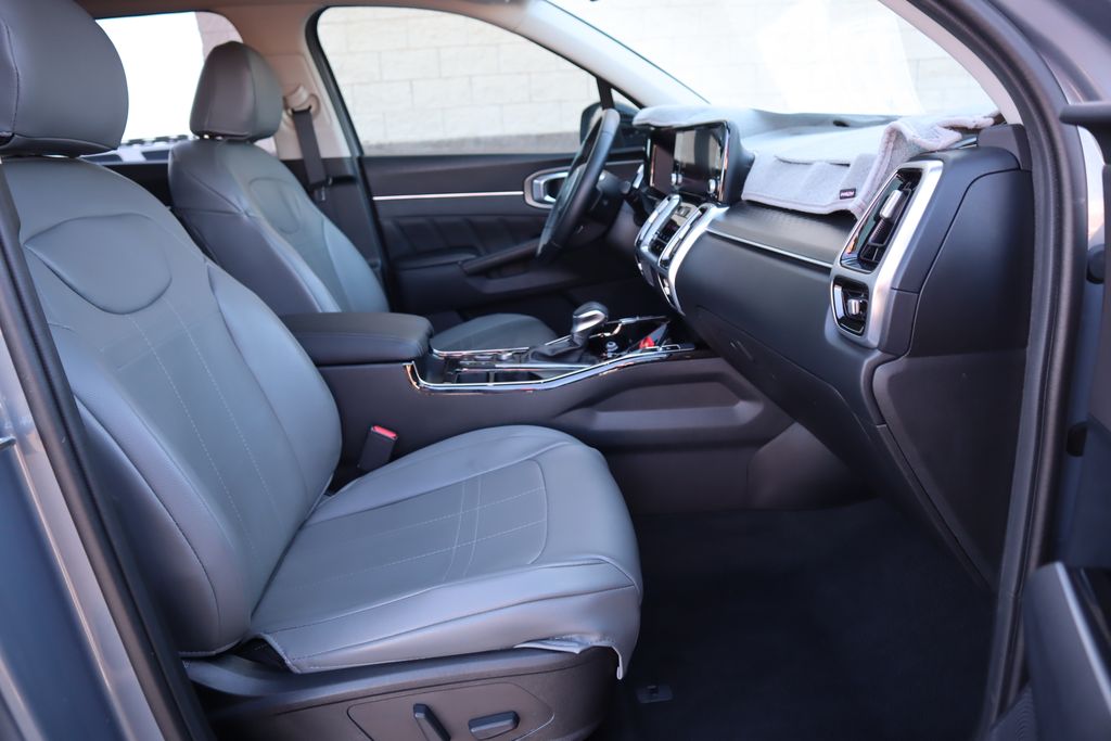Thumbnail: 2023 Kia Sorento - 19