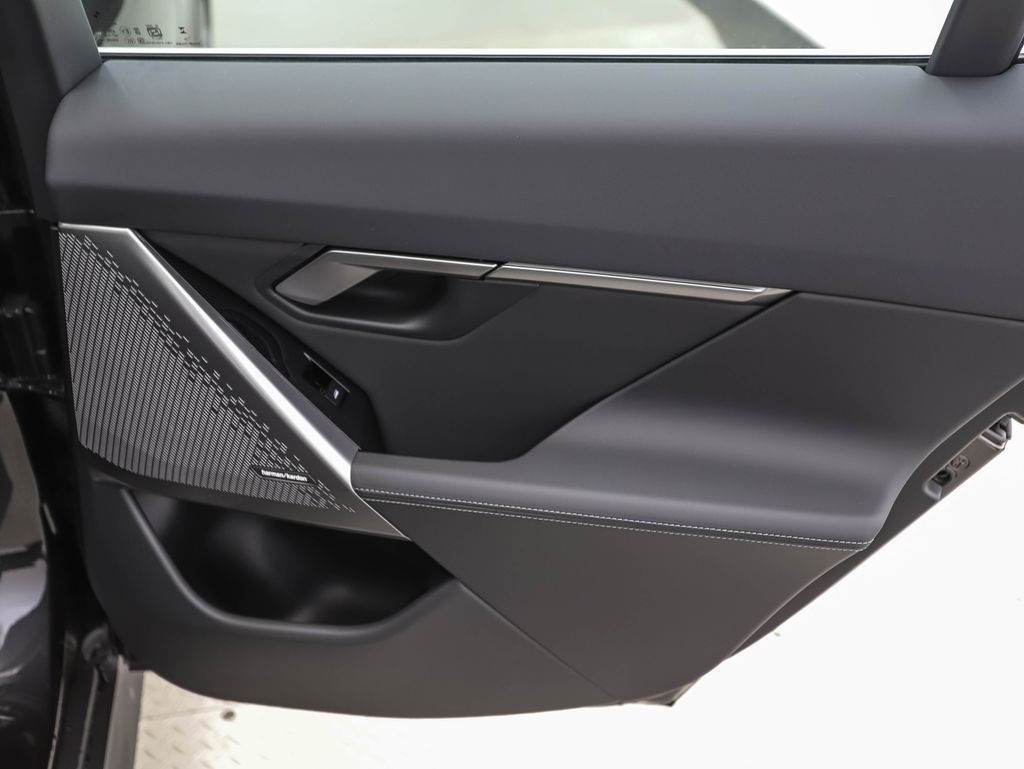 Thumbnail: 2026 BMW 5 Series - 25