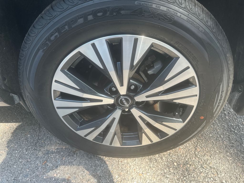 Used 2023 Gray Nissan SV image 7