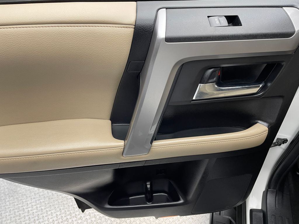 Thumbnail: 2019 Toyota 4Runner - 32