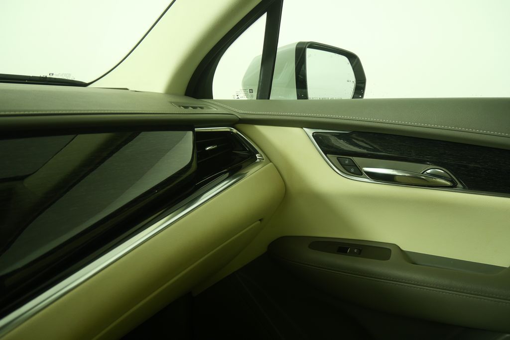 Thumbnail: 2021 Cadillac XT6 - 30