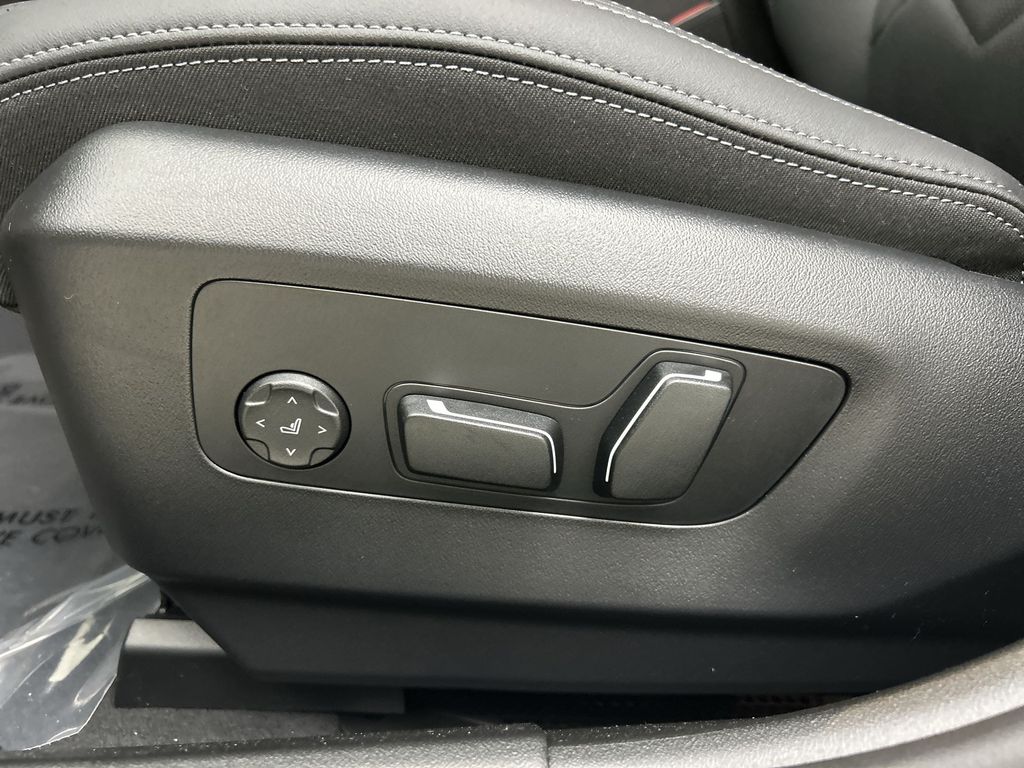 2025 BMW 5 Series 530i - Photo 13