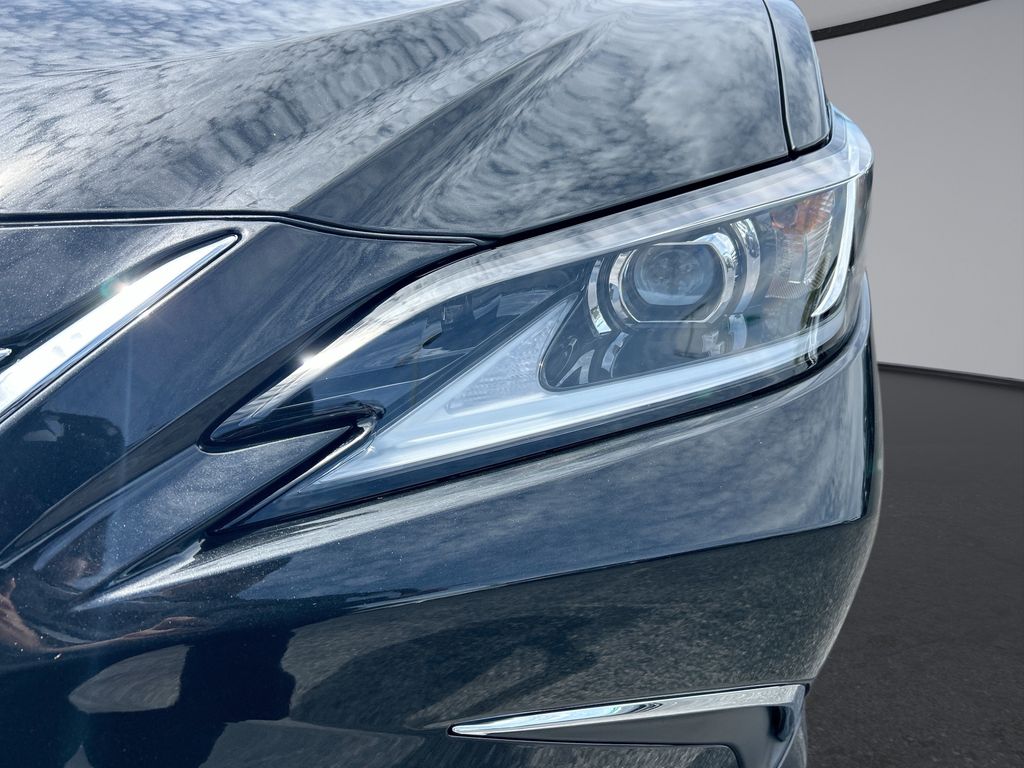 Thumbnail: 2023 Lexus ES - 29