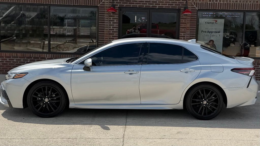 View vehicle photo 5