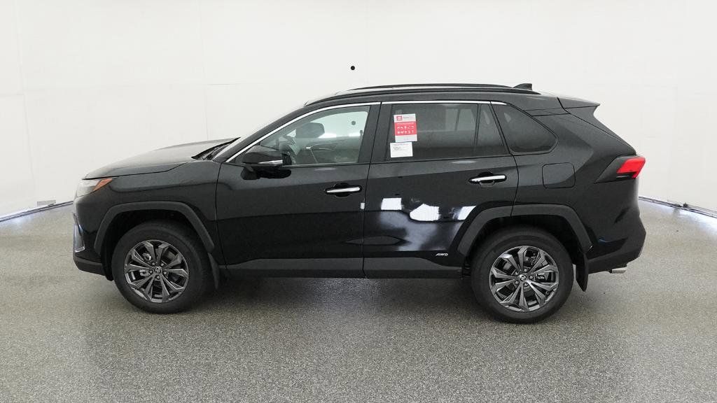 Thumbnail: 2025 Toyota RAV4 - 30