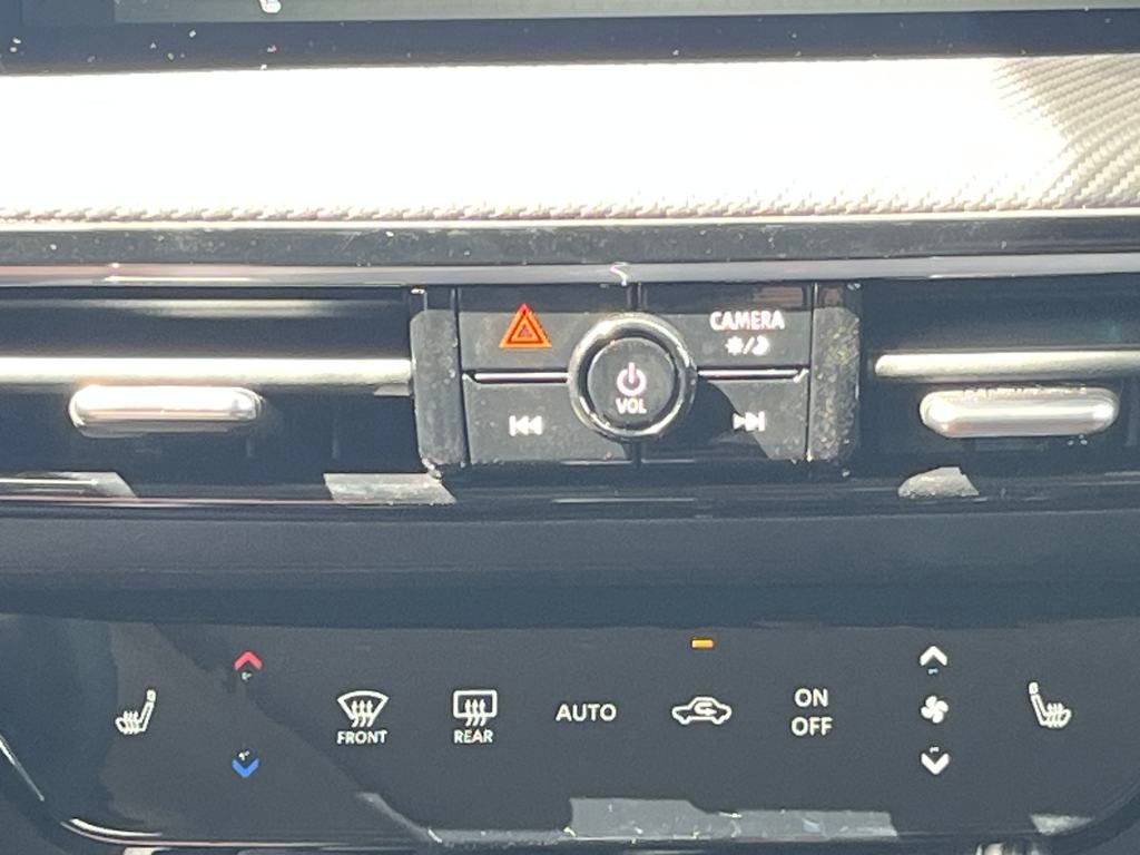 2025 Nissan Kicks SR photo