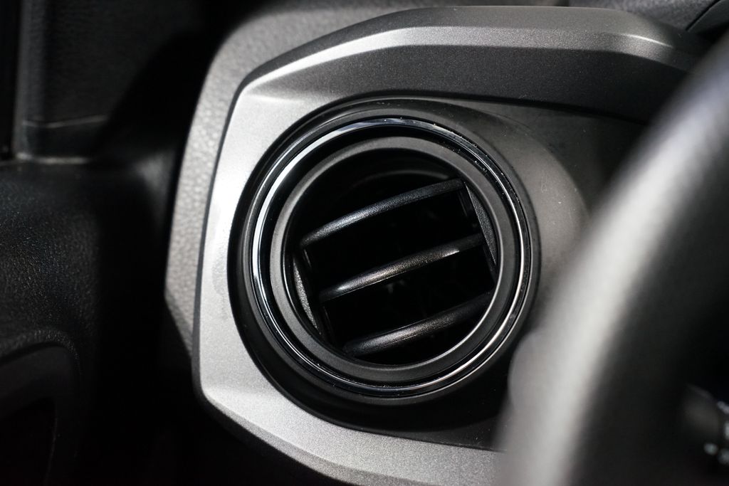 Thumbnail: 2021 Toyota Tacoma - 24