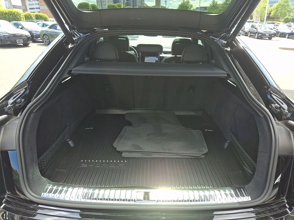 Thumbnail: 2024 Audi Q8 e-tron - 29