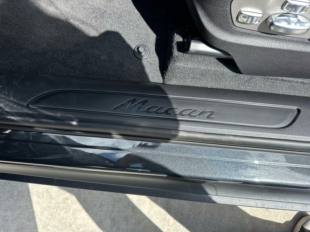 Thumbnail: 2026 Porsche Macan - 23