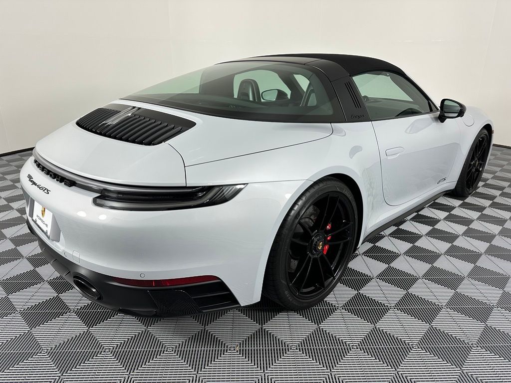 Thumbnail: 2024 Porsche 911 - 10