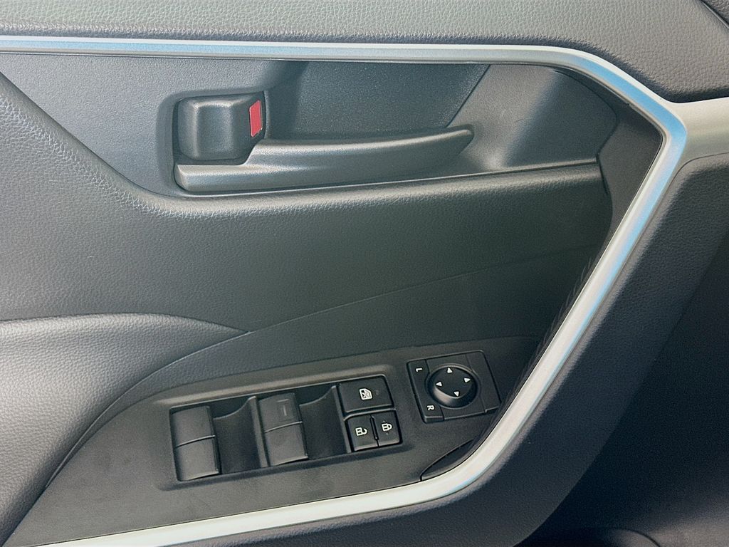 Thumbnail: 2025 Toyota RAV4 - 18