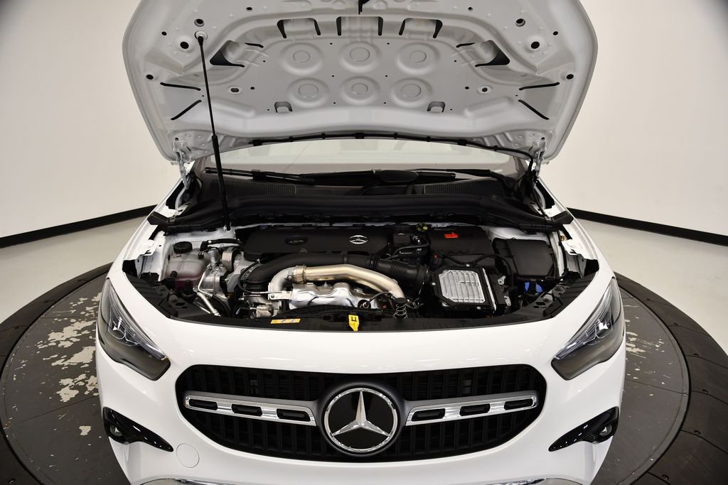 2025 Mercedes-Benz GLA 250 4MATIC 10