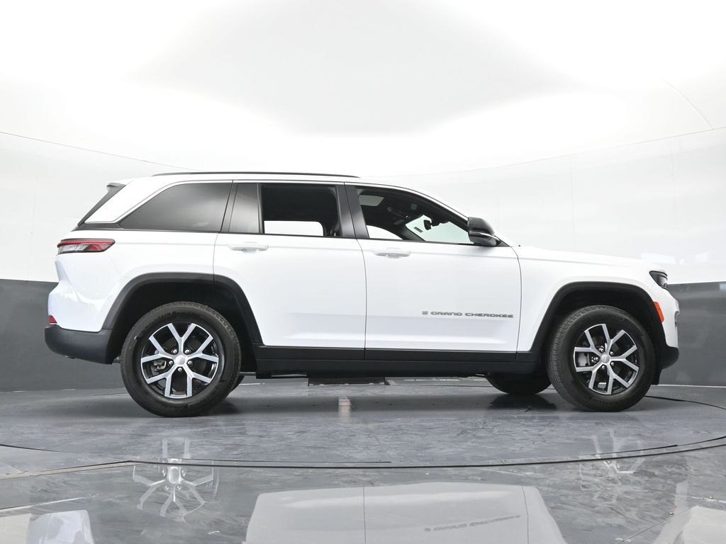 Used 2024 Bright White Clearcoat Jeep Limited image 67