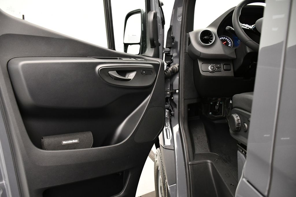 Thumbnail: 2025 Mercedes-Benz Sprinter - 25