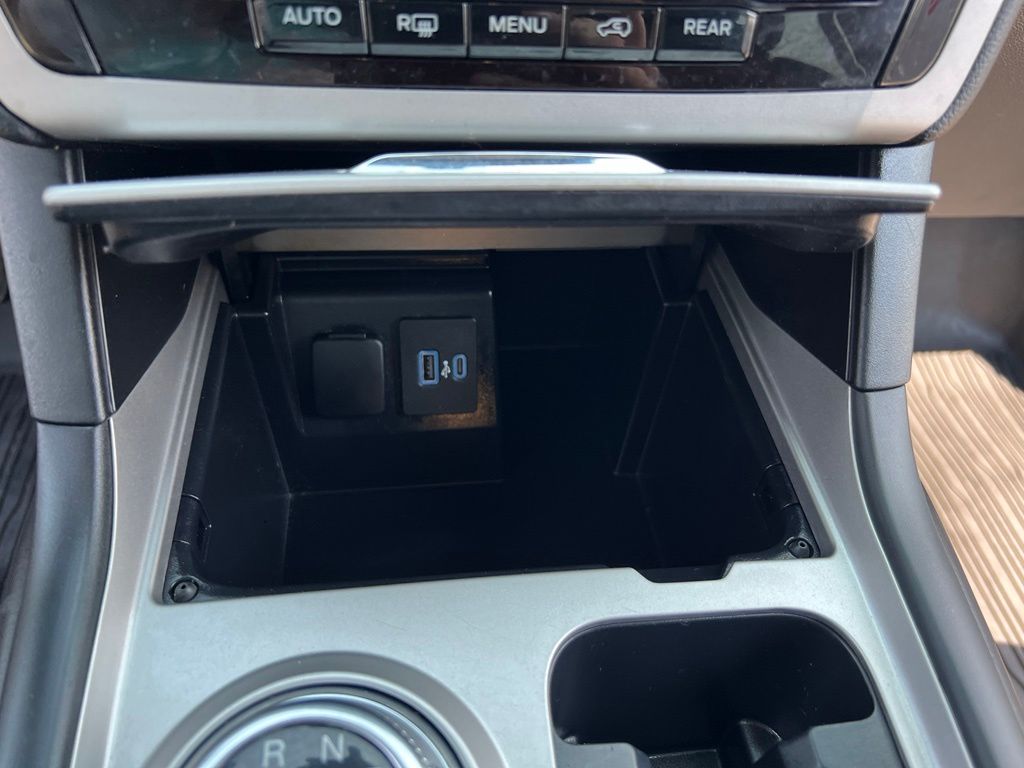 Used 2024 Ford Explorer SUV