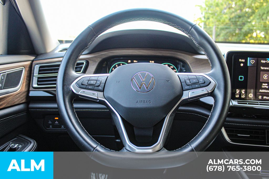 Used 2025 Black Volkswagen 2.0T SE w/Technology image 26