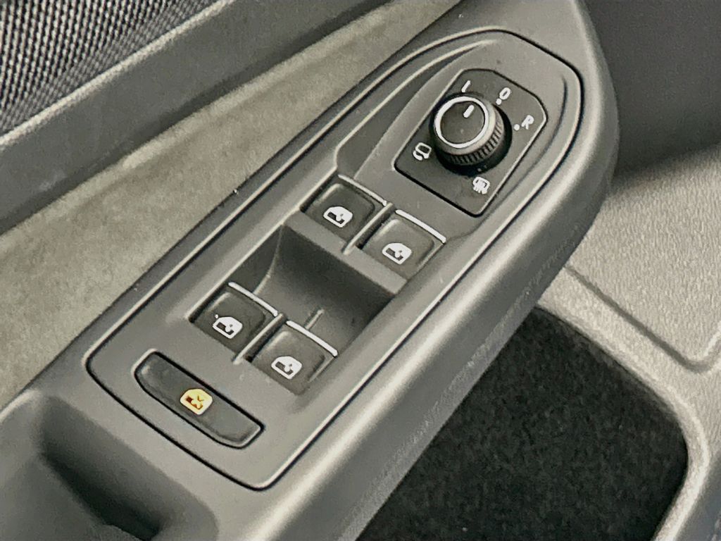 Thumbnail: 2025 Volkswagen Golf - 22