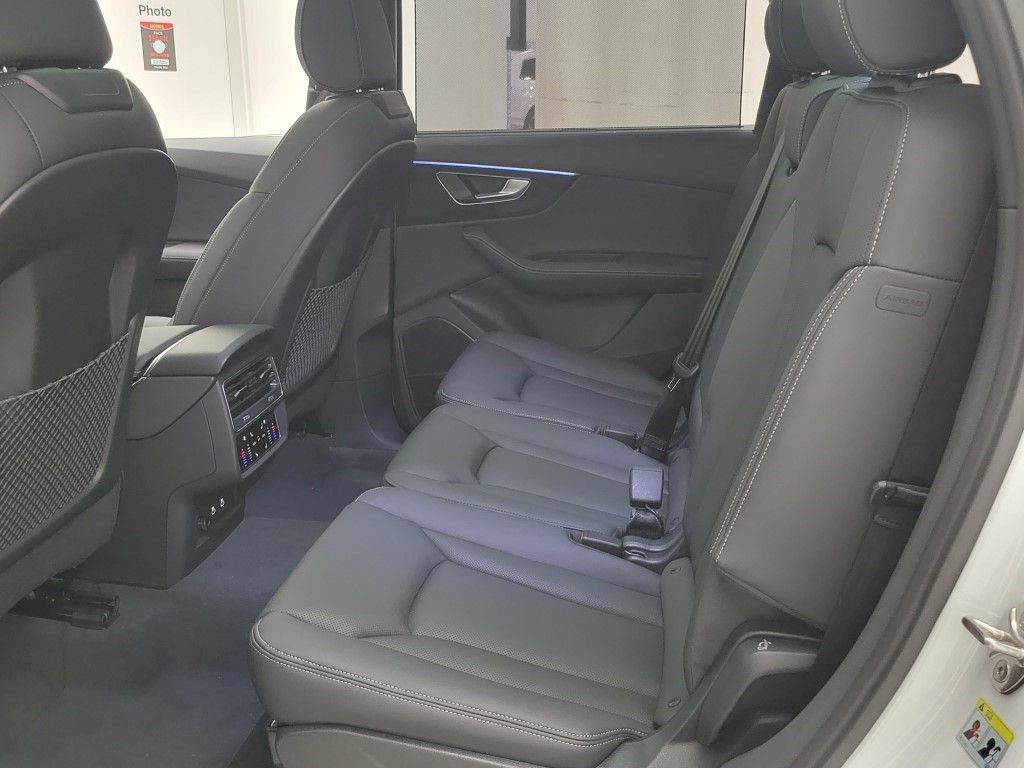 Thumbnail: 2026 Audi Q7 - 26